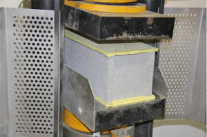 Test à l'écrasement laboratoire usine blocs béton FLERS 1 Contrôle résistance blocs béton