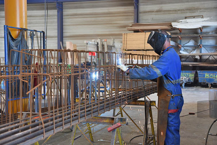 Usine de production préfa Béton GUIBOUT MATERIAUX MAGNY LE DESERT Usine de production préfa Béton GUIBOUT MATERIAUX MAGNY LE DESERT